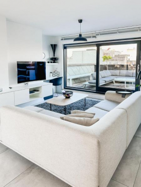 Modern appartement centrum Oostende met enorm dakterras (parking beschikbaar)